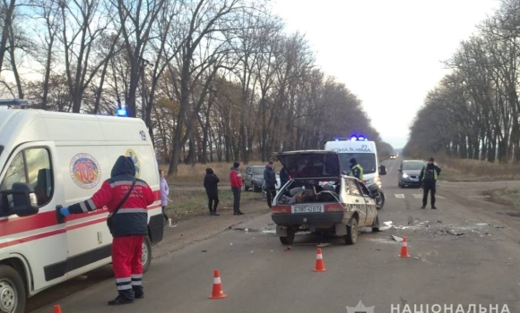 У Вінницькому районі водій ВАЗу виїхав на “зустрічку” та протаранив Skoda