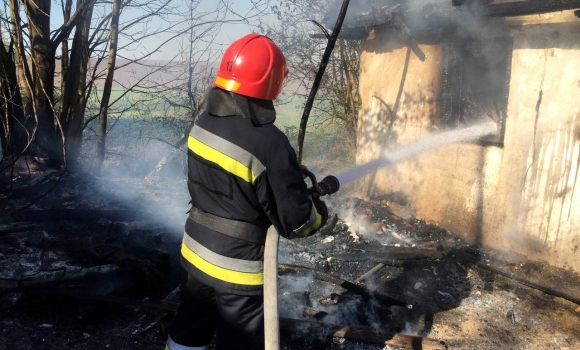 У Вінницькому районі загорілась господарча будівля