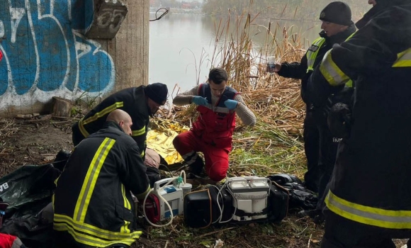 У Вінниці чоловік стрибнув з мосту у Південний Буг — не вижив попри усі зусилля медиків