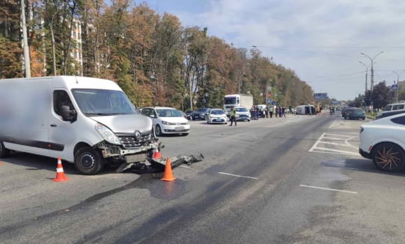 У Вінниці перекинувся мікроавтобус із пасажирами