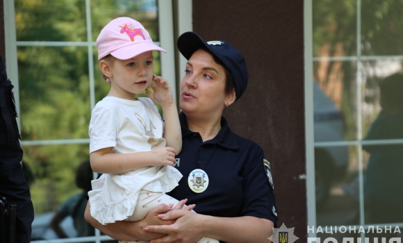 У Вінниці поліцейські нагадали діткам основні правила поведінки в умовах сьогодення