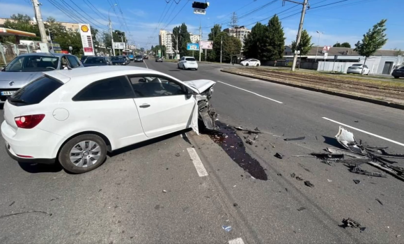 У Вінниці сталася автотроща - водійка Seat не надала перевагу BMW