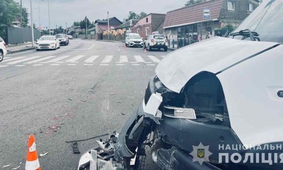 У Вінниці водій Renault проїхав на червоний та допустив ДТП