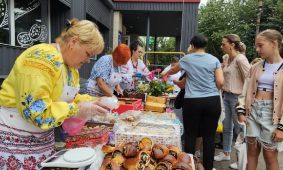 У Вороновиці на благодійному ярмарку зібрали 100 тисяч для ЗСУ