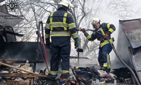 У Ямпільській громаді через замикання загорілось складське приміщення