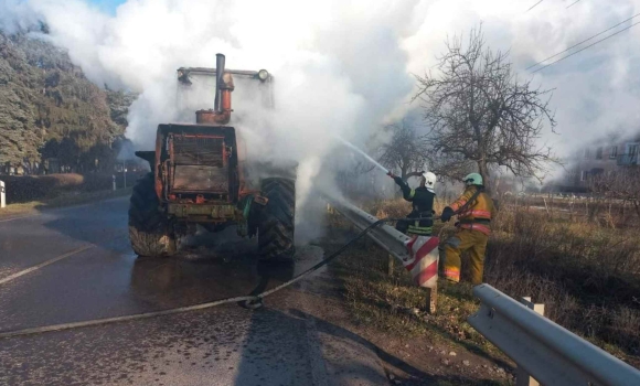 У Ямполі згорів трактор - на щастя, водій не постраждав