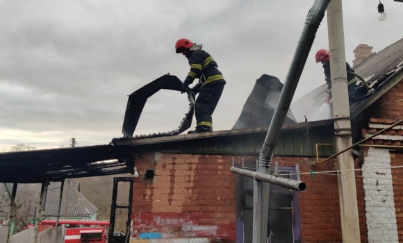 У Жмеринці через замикання електромережі загорівся будинок 