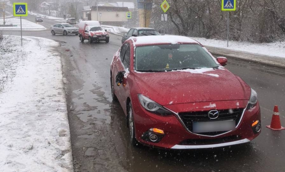 У Жмеринському районі водій автомобіля Mazda скоїв наїзд на пішохода