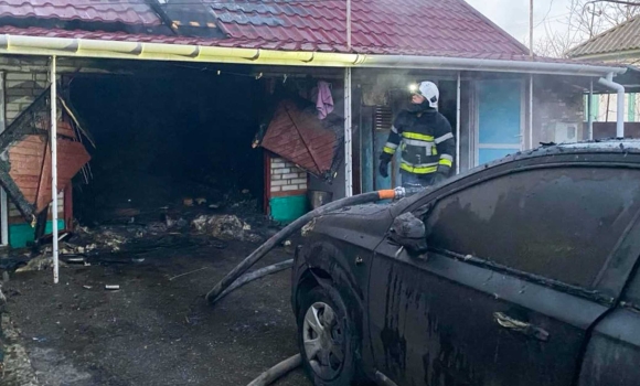 В Гайсинському районі вогонь знищив автомобіль «ЗАЗ»