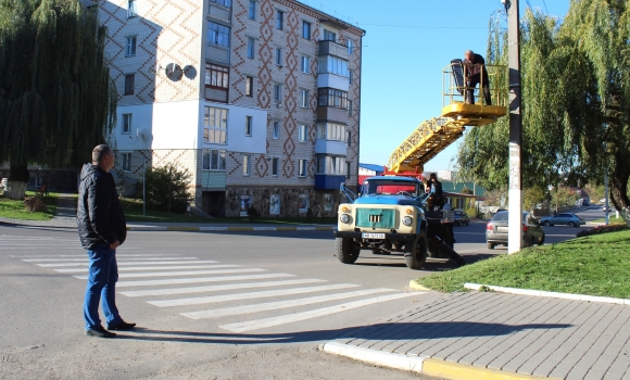 В Іллінцях встановлюють ліхтарі на сонячних батареях - економлять світло