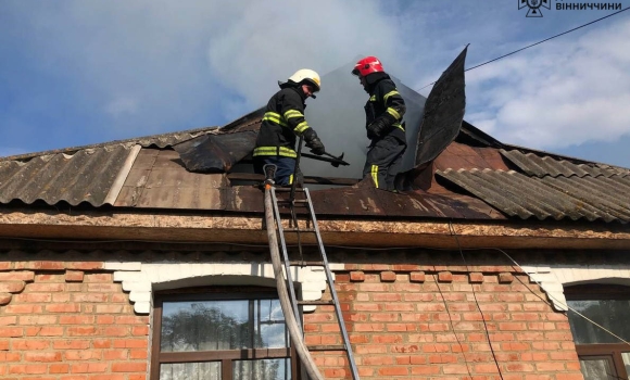 В Іллінцях пожежа залишила жителів без даху над головою