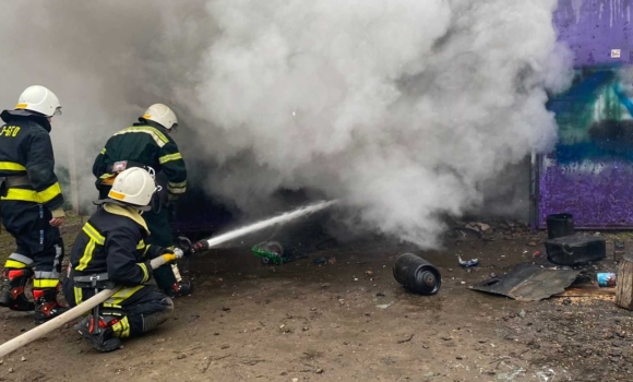 В Іллінцях внаслідок пожежі згорів позашляховик