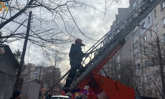 В одній із багатоповерхівок Вінниці загорівся балкон