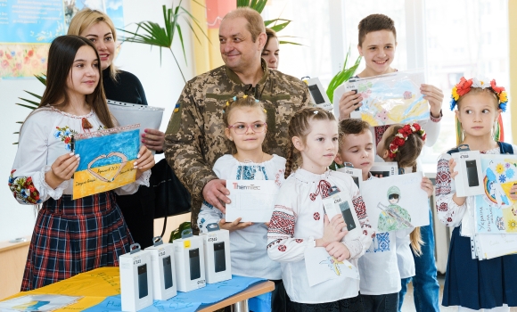 В одній із вінницьких шкіл провели акцію "Тепловізор замість квітів"