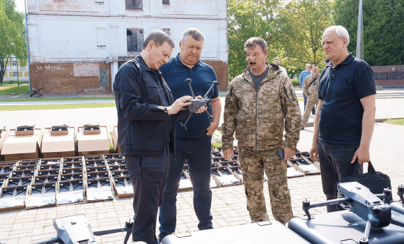 В одну з бойових бригад з Вінниці відправили ще одну партію дронів і тепловізорів