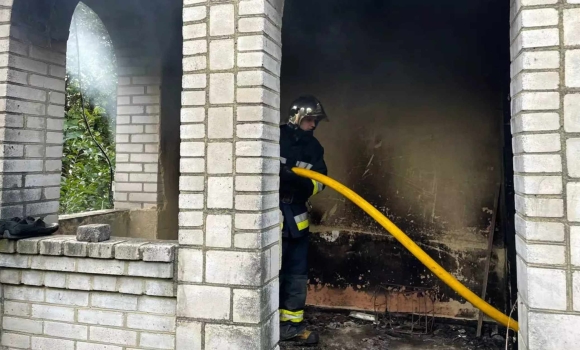 В селі Лука-Мелешківська згорів будинок через необережність під час куріння