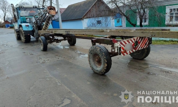 В Шаргородській громаді водій трактора з причепом збив 13-річну дівчинку