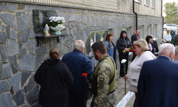 В Томашпільській громаді встановили пам’ятну дошку на честь загиблого захисника