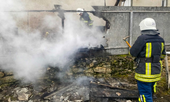 В Томашполі згоріла господарча будівля через несправність пічного опалення