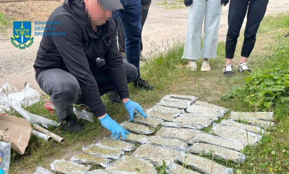 В Жмеринці четверо чоловіків незаконно виготовляли та збували наркотики