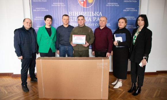 Великий монітор для спостереження передали з Вінниці нацгвардійцям