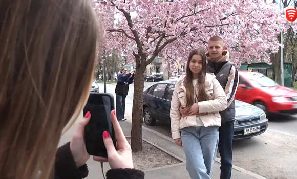 Весняна фотозона: у Вінниці розцвіли сакури та магнолії