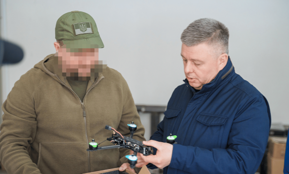 Вінницька громада передала 60 FPV-дронів для бійців штурмової бригади