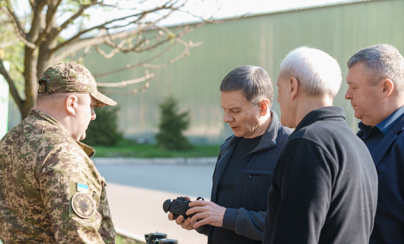 Вінницька громада та область передали десять Mavic 3T та п’ятнадцять тепловізорів нацгвардійцям