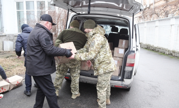 Вінницька міська рада разом з громадою відправила на фронт чергову допомогу