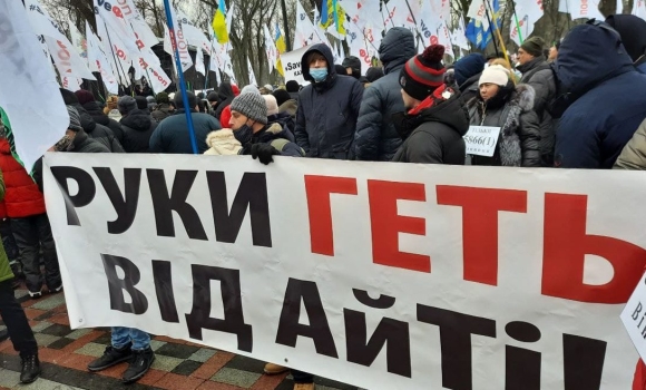 Вінницькі ФОПи мітингують обмежень з працевлаштування. З ними - айтішники