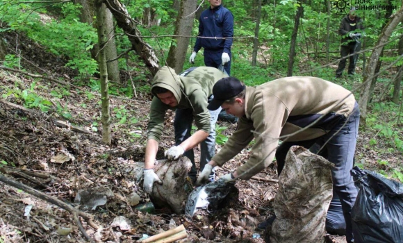 Вінницькі рятувальники долучились до прибирання “Кармелюкового Поділля”