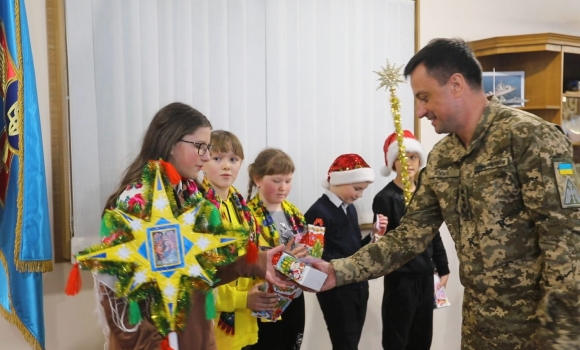 Вінницькі школярі заколядували для захисників неба