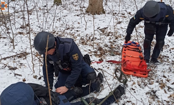 Вінницьких рятувальників навчали виявляти та знешкоджувати боєприпаси