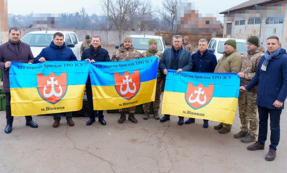 Вінницька громада передала п’ять пікапів та РЕБ для 120 бригади ТрО