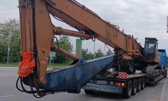 Вінницькі патрульні зупиняють водіїв, чиї вантажі не вписуються у стандарти перевезень