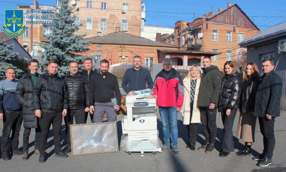 Вінницькі прокурори передали оргтехніку для штабу Повітряних Сил