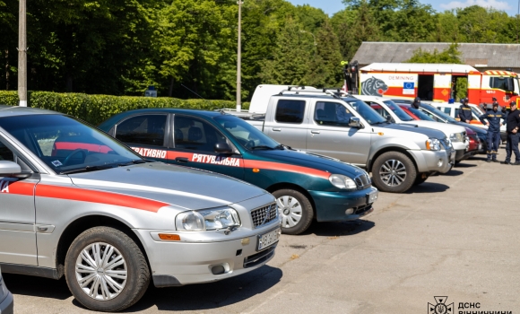 Вінницькі рятувальники поповнили автопарк та отримали допомогу від благодійників