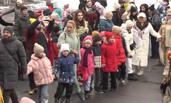 Вінницькі школярі відсвяткували Масницю та зібрали 20 тисяч на зарядну станцію для ЗСУ 0-13 screenshot