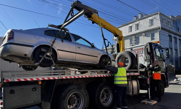 Вінницьких водіїв закликають паркувати авто в належних місцях