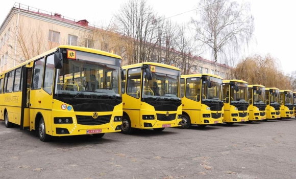 Вінницьким громадам передали шість нових шкільних автобусів