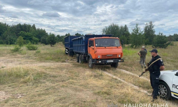 Вивозив КАМАЗом: в Іванівській громаді "накрили" нелегального добувача піску