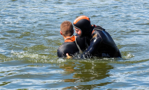 Як врятувати людину, яка тоне? Топ порад з рятування на воді від ДСНС