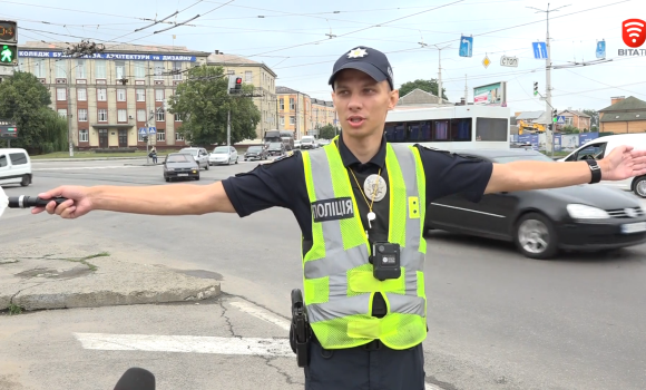 Які є жести регулювальника та коли їх можна зустріти на дорогах міста