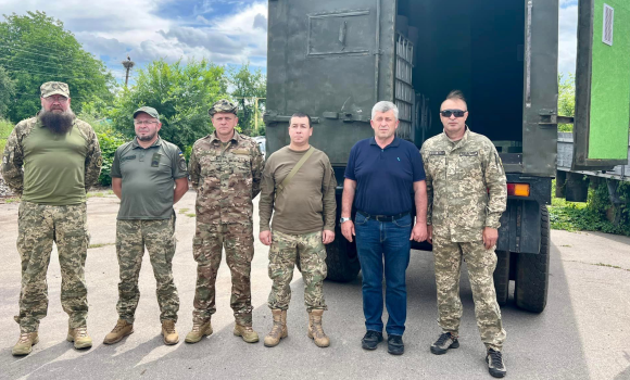 Якушинецька територіальна громада передала військовослужбовцям лазне-пральний комплекс