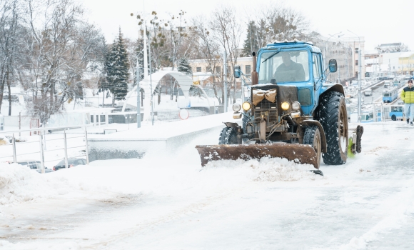 З першої години ночі Вінницю розчищали від снігу