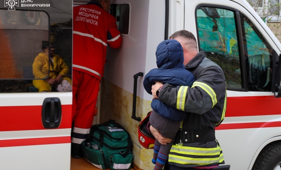 З пожежі у вінницькій багатоповерхівці врятували матір з дитиною