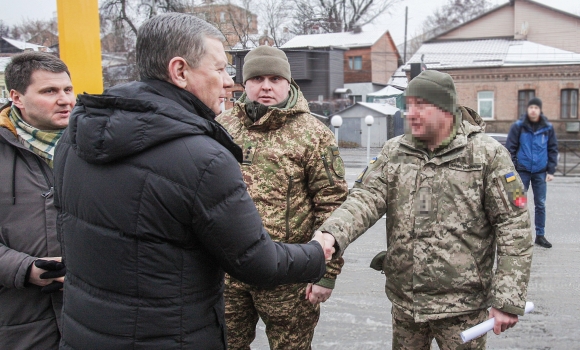 З Вінниці передали на фронт два авто в межах роботи Міжрегіонального гумштабу