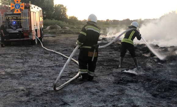 За добу вінницькі рятувальники дев'ять разів виїжджали гасити суху траву