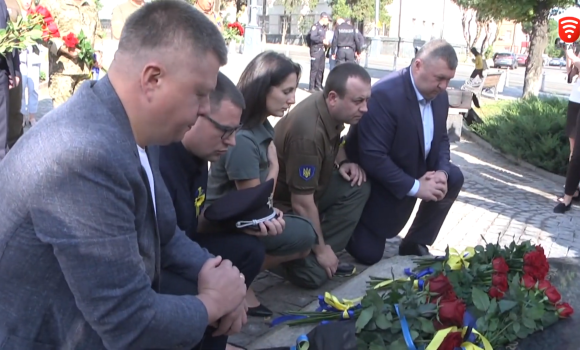 Загинули за Незалежність у Вінниці вшанували пам’ять захисників України