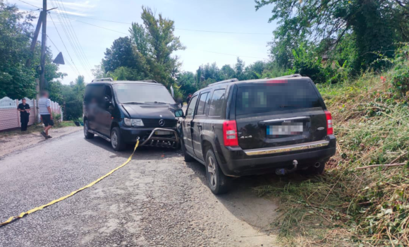 Жмеринчанина взяли на буксир, але він все одно примудрився зчинити ДТП